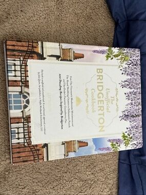 The Unofficial Bridgerton Cookbook - Floral Illustrated Hardcover
